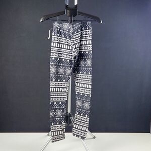 NWT- Girl's Leggings- Snowflake Print - Size S